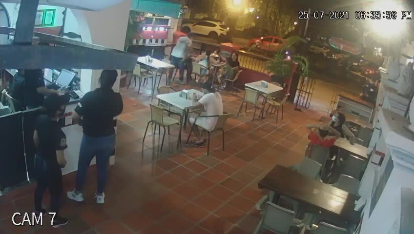 [Video] Atracan a clientes de restaurante en el Pie de la Popa