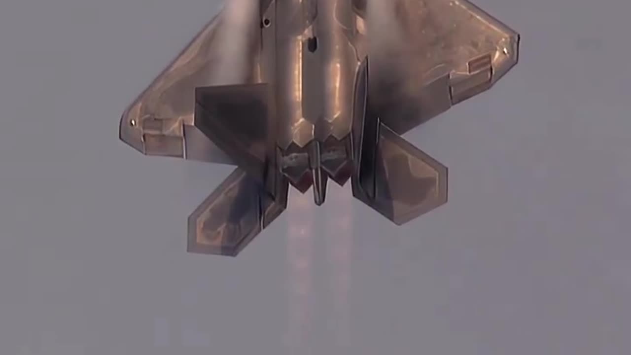 F22 Jet Going Supernova Vertically #intense #f22raptor
