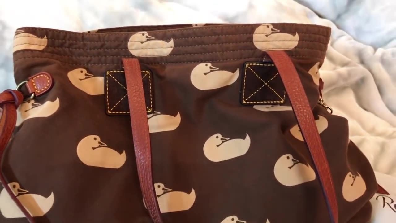 What's in my Dooney & Bourke Duck Shoulder Bag ? New bags on my website. XOXO