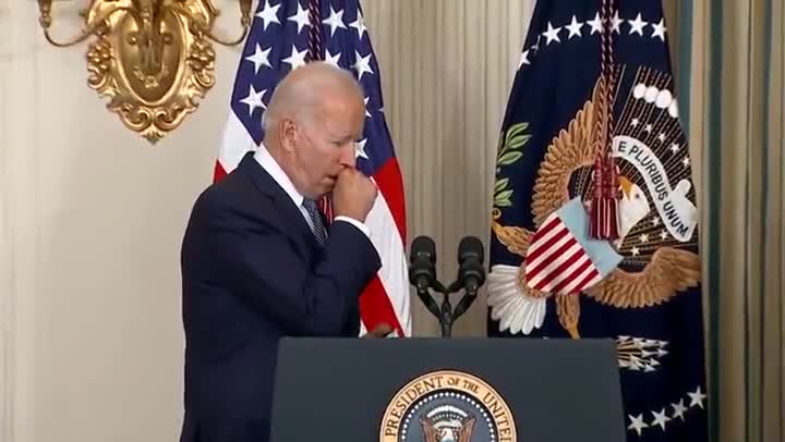 Biden EWWW!!! Oh and he coughed in his hand.