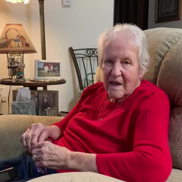 90 year old lady thanks the truckers for standing up to Trudeau. After living in fear for 2 years