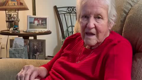 90 year old lady thanks the truckers for standing up to Trudeau. After living in fear for 2 years