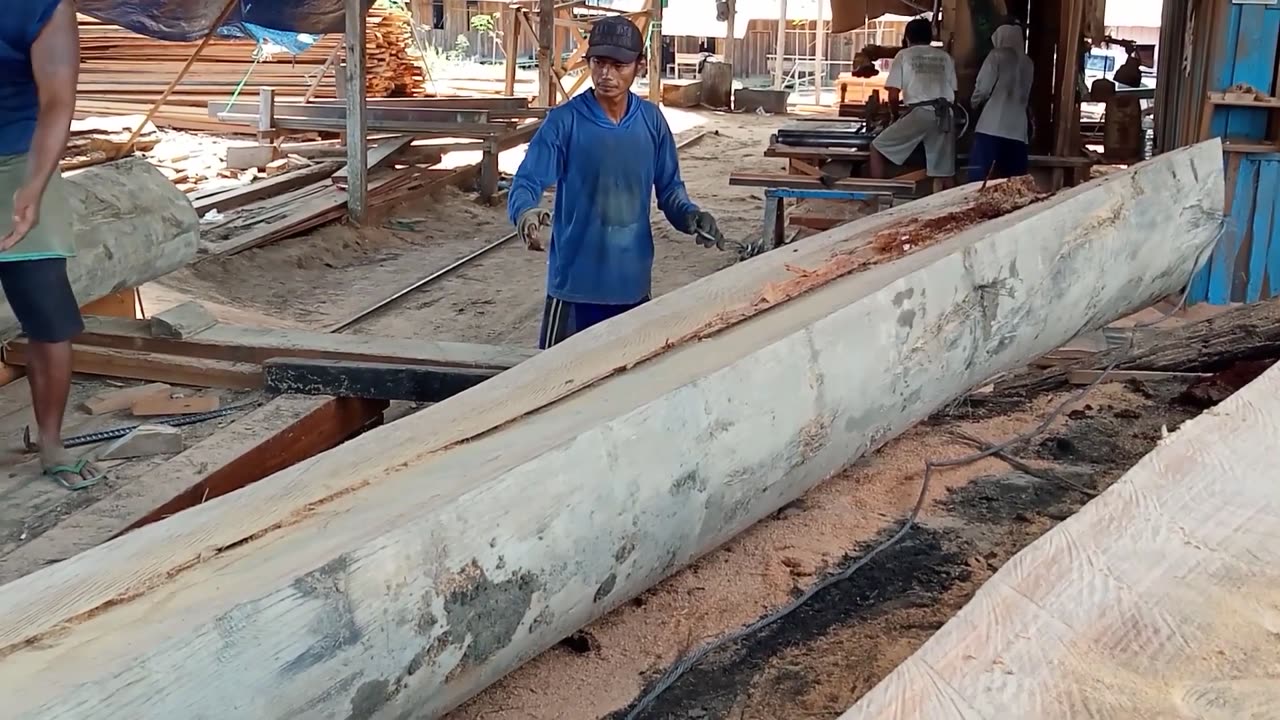 Large Wood . And Hard On The Saw With A Bansaw 42 Engine (Sawmill)