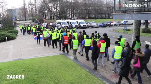 Pogledajte kako su Žuti prsluci prosvjedovali u Zagrebu, a kako u Parizu