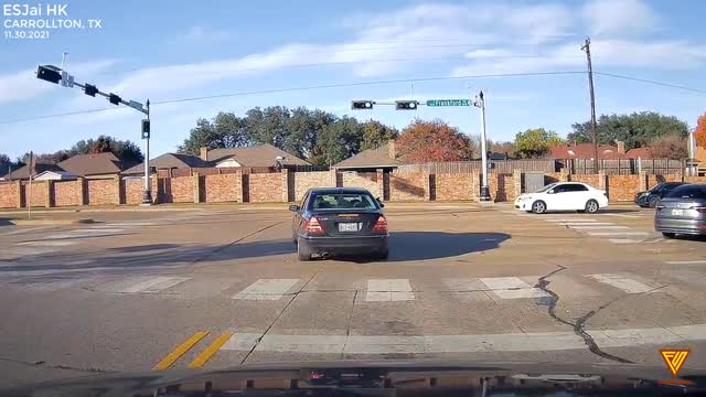 Redlight Runner, Close Call 11.30.2021 — CARROLLTON, TX