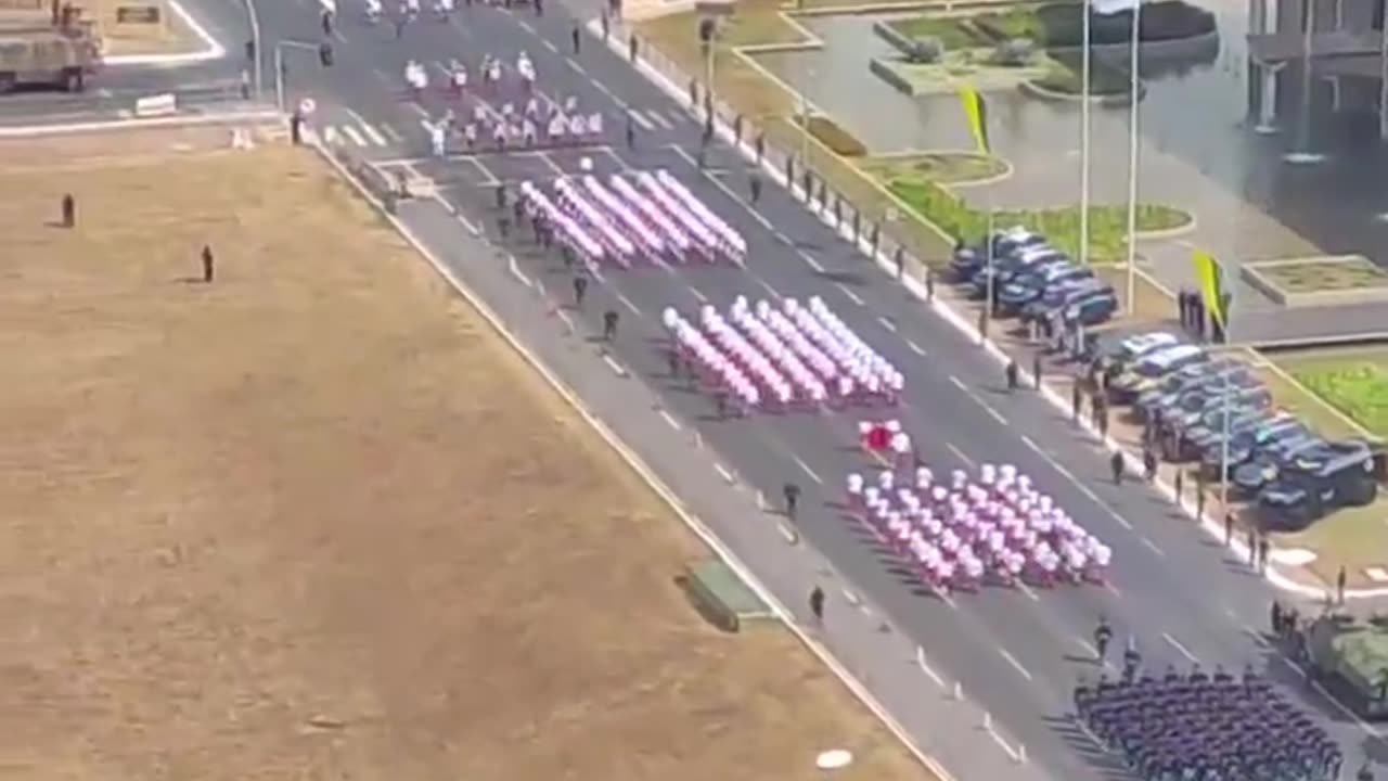 Parade by the government of Luiz Inácio Lula da Silva in Brasília, with empty spaces and no public