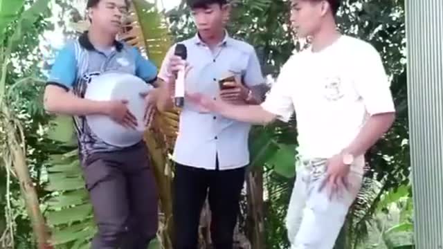 Xin lỗi a. Em không biết đâu nha
