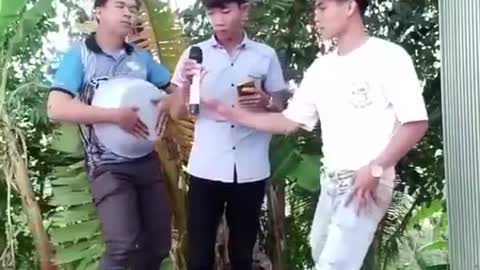 Xin lỗi a. Em không biết đâu nha
