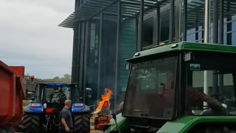 Dutch farmers set fire to the entrance to the Epe town hall