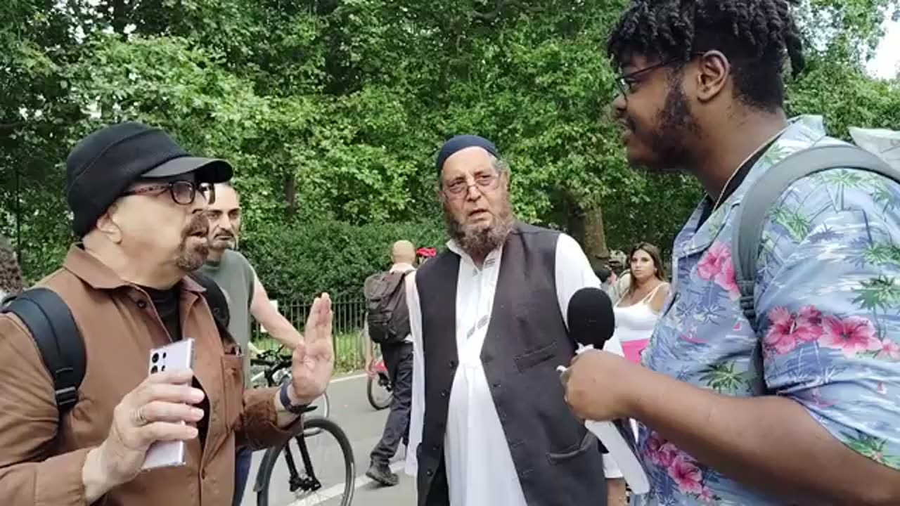 Johnno makes Muslims angry about slavery #speakerscorner