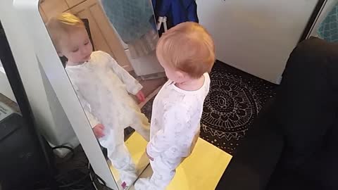 Baby dances to Dad's beatboxing (WATCH THE ENDING!)