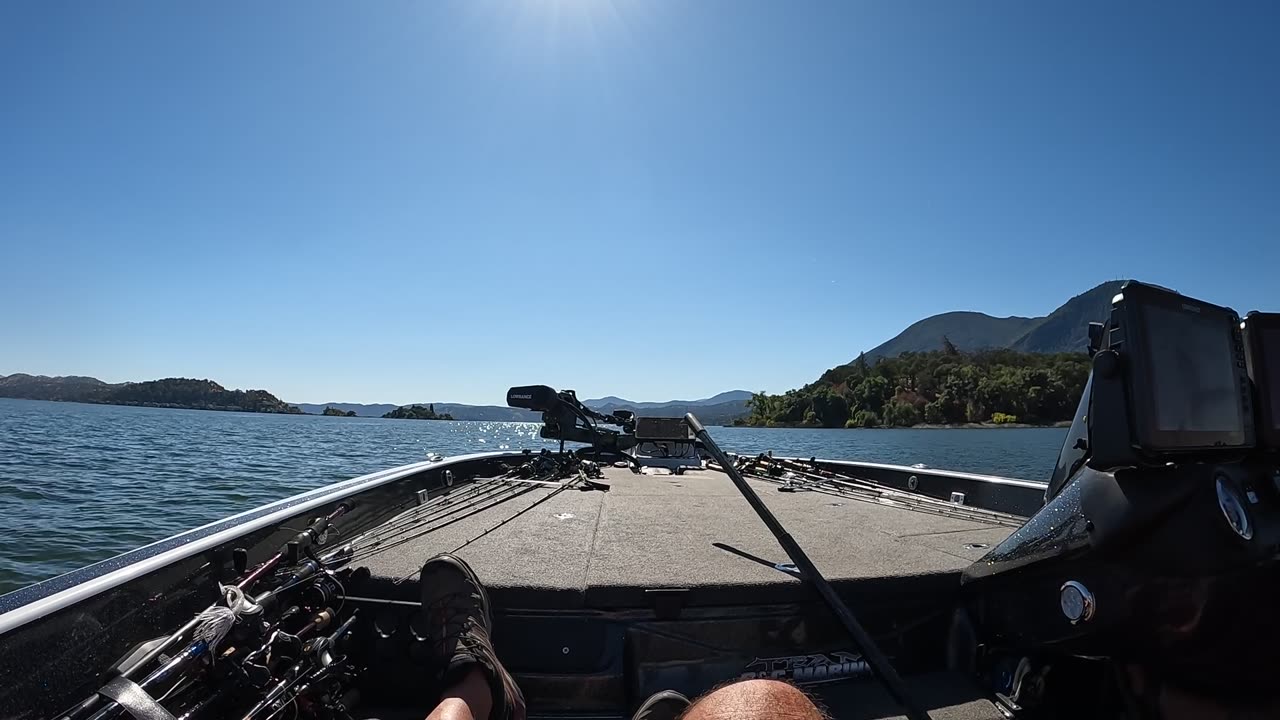 RUNNING PAST ANDERSON ISLAND ON CLEARLAKE!