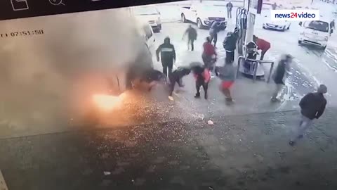 Open App WATCH | Fearless petrol attendant rescues commuters stuck in burning taxi