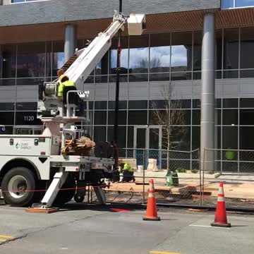 Windy Solar Capital / Southern Solar Structures solar led lamp post install