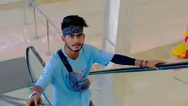 funny video fast danc very clewer boys.