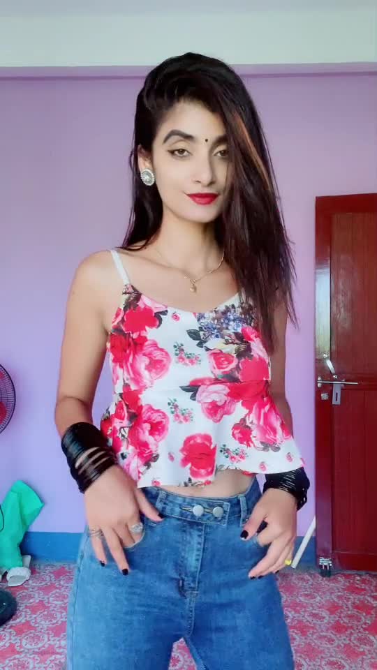 Tu chij badi hai mast mast hindi song dance#shorts