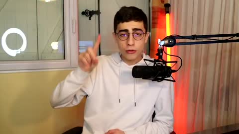 Ce jeune a résumé tout en 10 minutes...