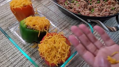 How To Make Easy Stuffed Bell Peppers Recipe With Ground Beef Rice And Tomatoes Easy Food Recipe