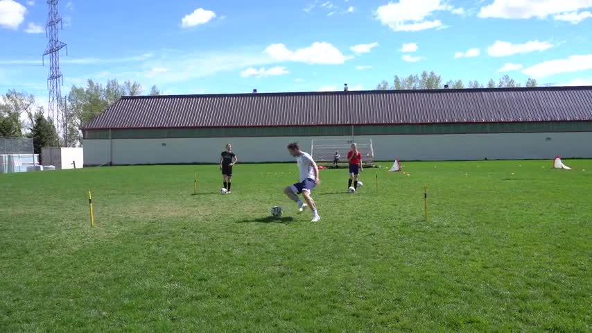 How To Dribble A Soccer Ball With Speed For Beginners | How To Dribble A Football Fast Like A Pro