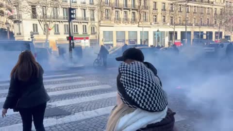 Macron's minions fire teargas at the convoy for freedom who made it onto the Champs-Élysées in Paris,