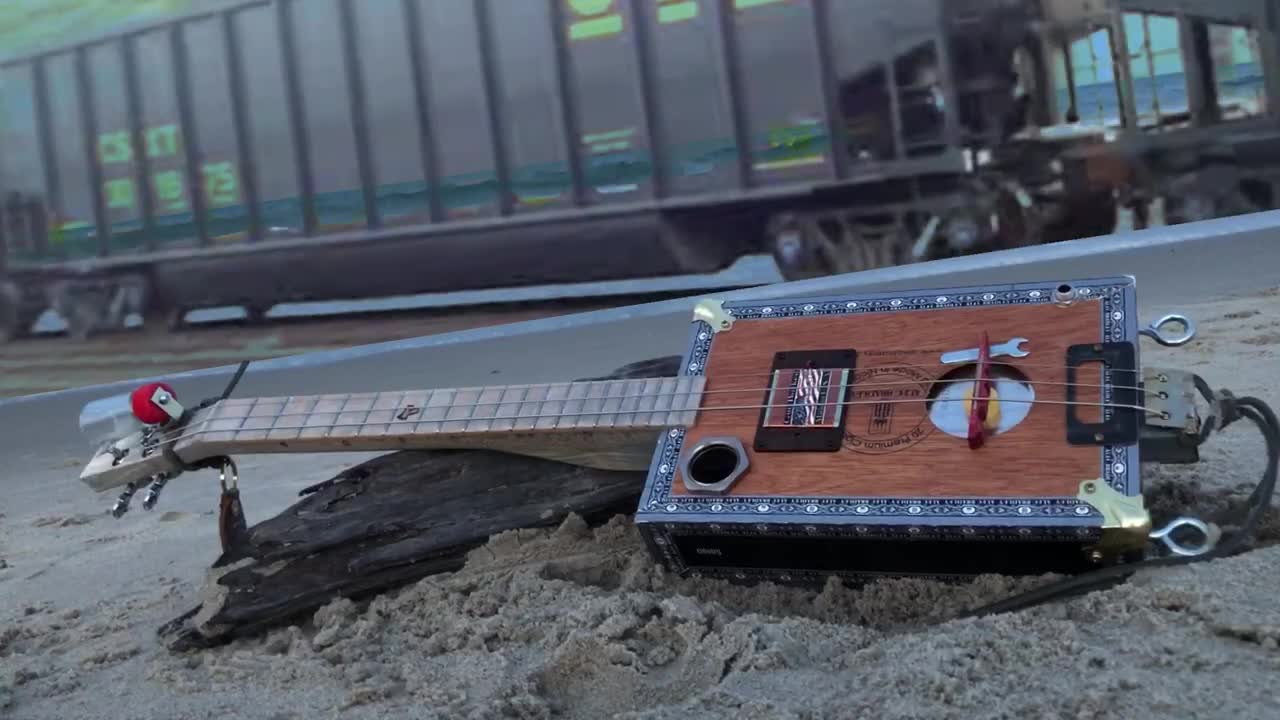 Corolla NC 2022: Cigar Box Guitar: Waves & Rails