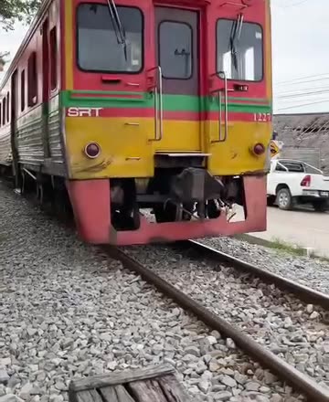 Maeklong Railway Market