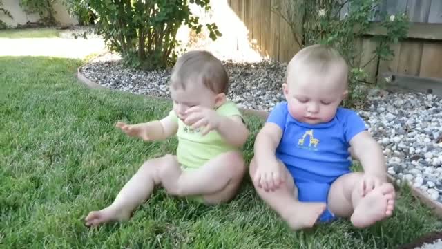 these two babies are so adorable