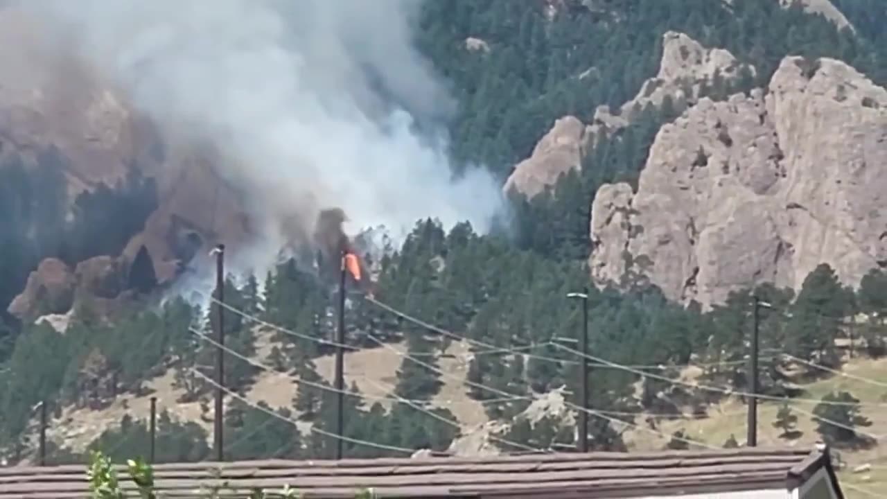 Colorado: Boulder County Fire Crews are responding to the Dinosaur Fire near