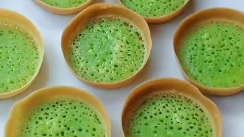 Sweet green dessert bowls 🤤