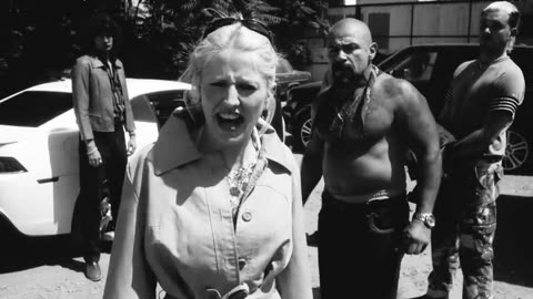 Amyl and The Sniffers "Chewing Gum"