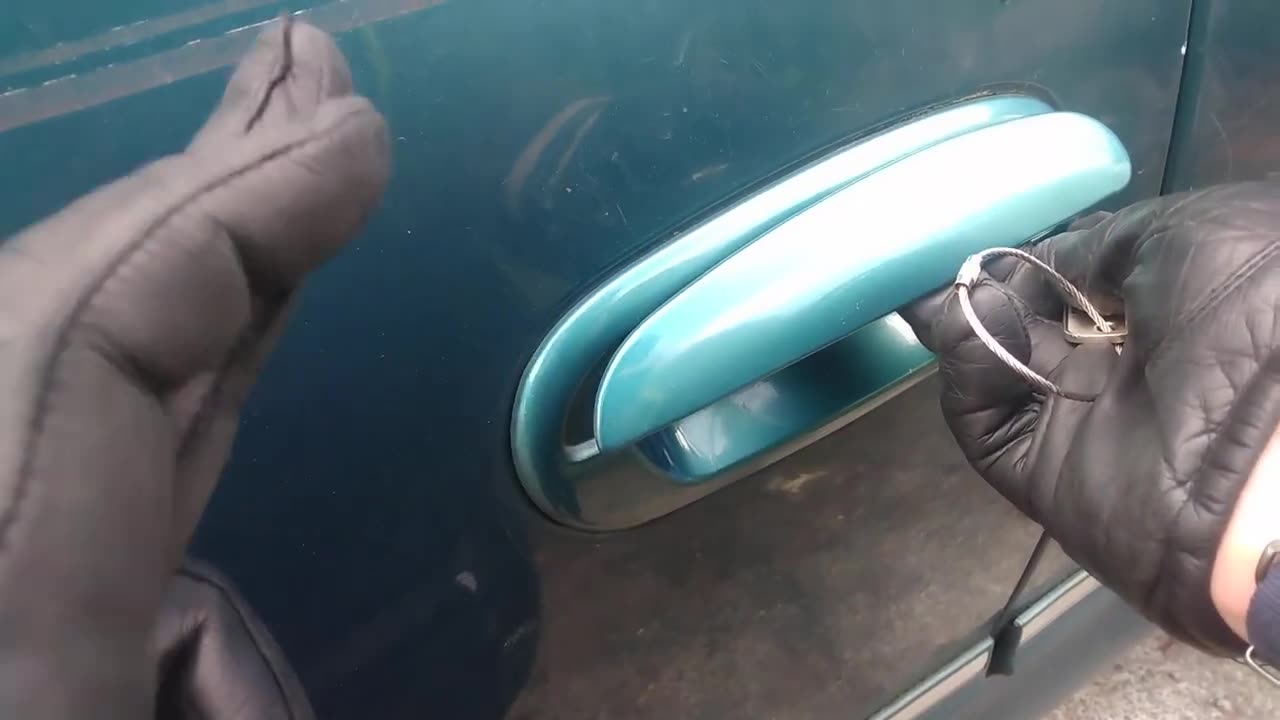 15_How To Open A Vehicle Door Securely