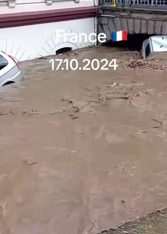 17/10/2024 FLOOD IN FRANCE PARIS and OTHER REGIONS UNDER WATER.mp4