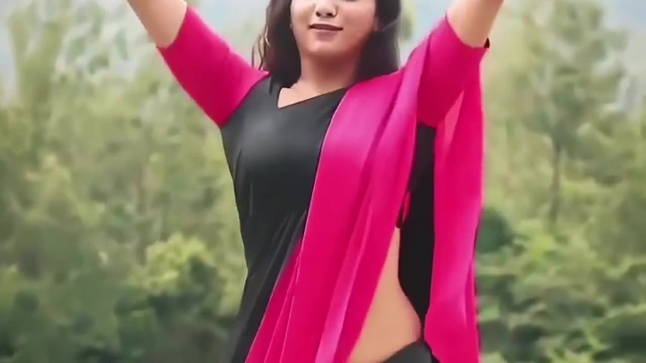 Hot navel saree