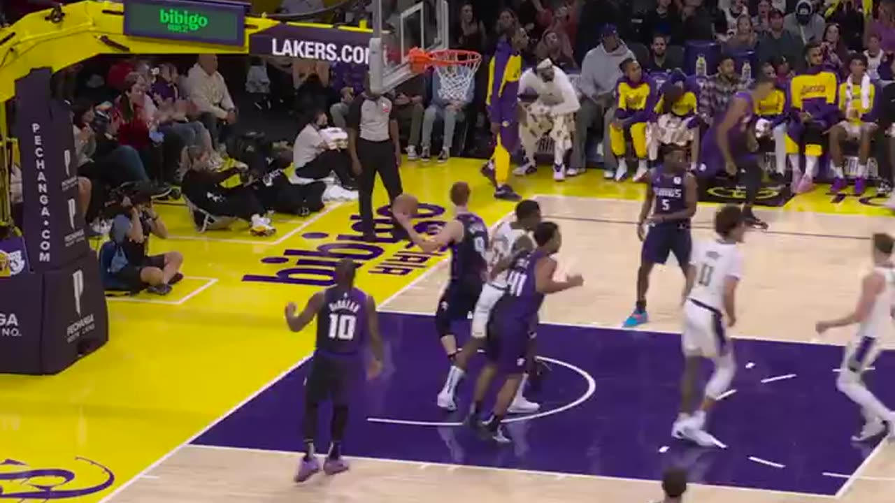 NBA - THIS FADEAWAY FROM LEBRON 😰 DIFFICULTY ON 💯