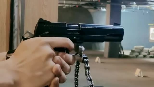 I really like to play with pistols, I invited my friends to play with them today