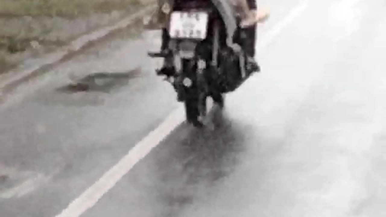 Kid being carried on motorcylcle in Thailand 😯😯🙈