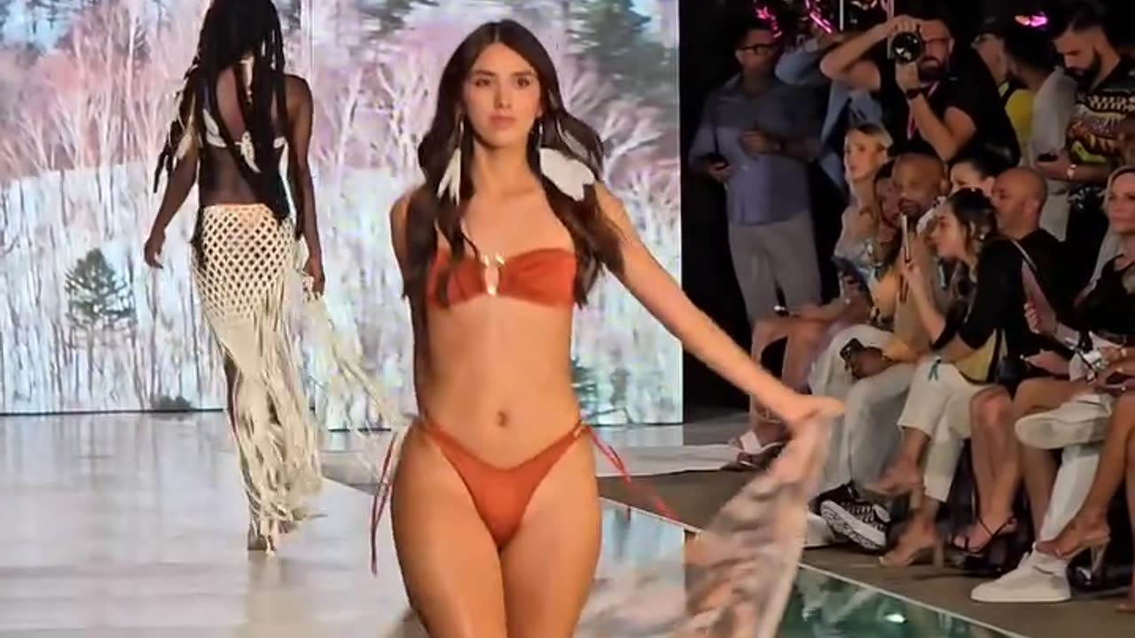 @amarottoswimwear @miamiswimweekshows @edgar.entertainment #miamiswimweek #miamibeach #fashionshow