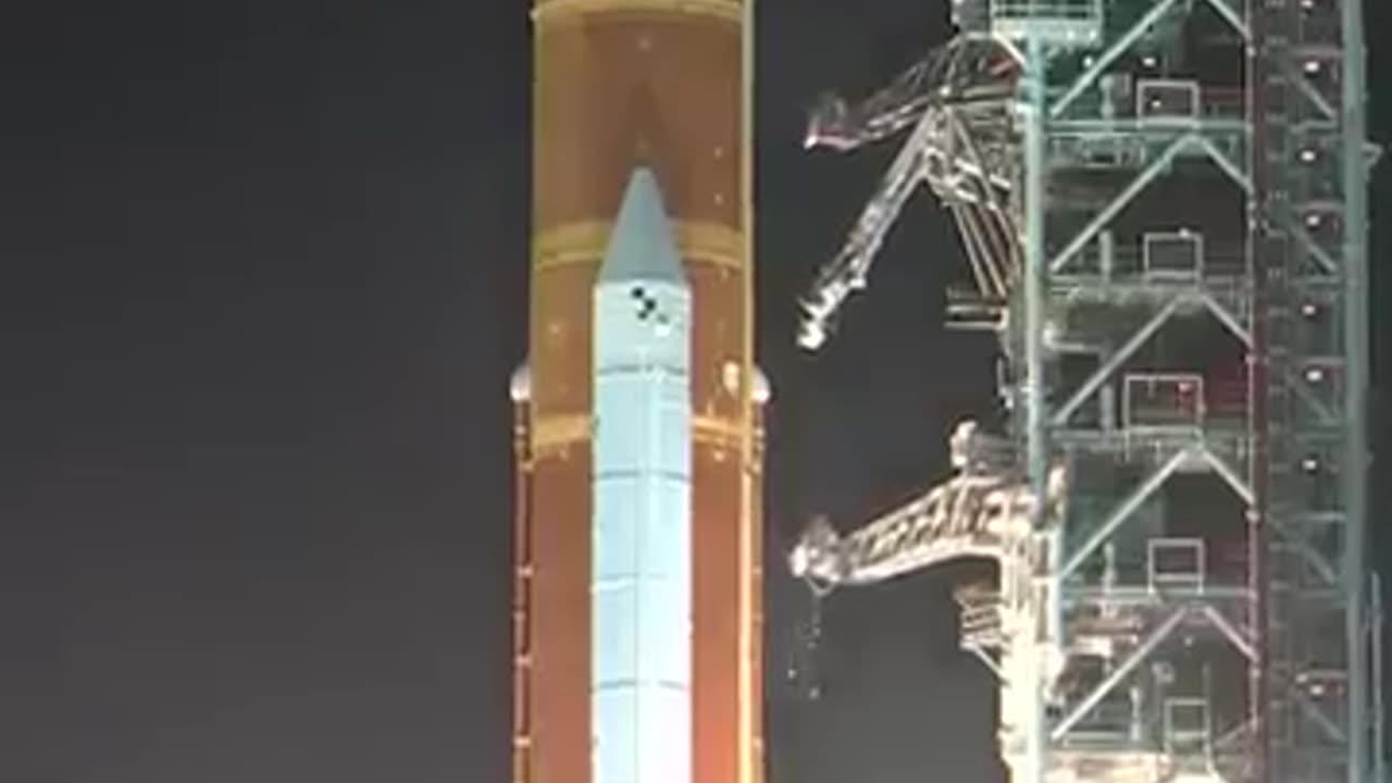 NASA's_Artemis_I_Rocket_Launch_from_Launch_Pad_39B_Perimeter