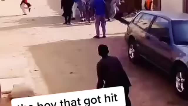 Horse 🐴 racing in street goes wrong