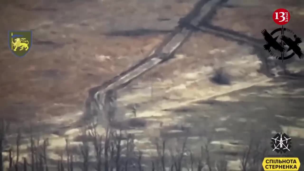 Russian soldiers fight with a drone - They seek to escape by running