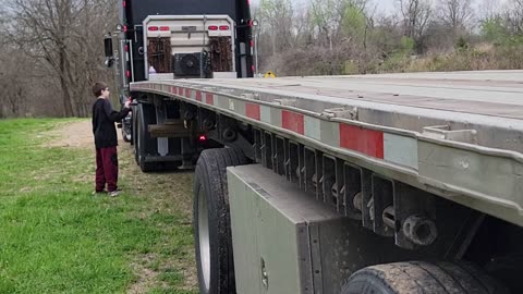 UNEXPECTED FLAT TIRE ON FLATBED TRAILER BEFORE LEAVING OUT