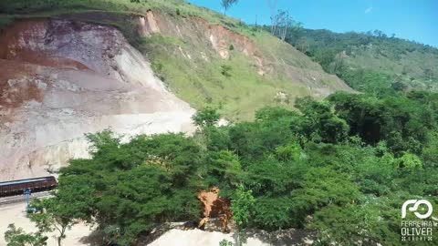 PARALISAÇÃO DO TREM DE PASSAGEIRO DE BH PARA VITÓRIA, QUEDA DE BARRANCO SOBRE A FERROVIA, 22/04/22 🚉