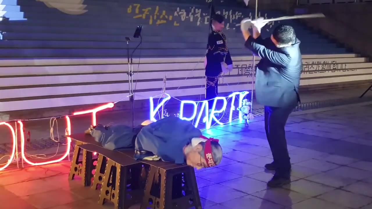 20200512_V3_S03(4crK0Lf7F8k)광화문 광장에서 곤장을 맞는 이 자는 누구인가요_