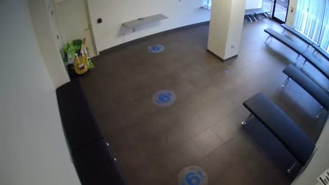 8030FCOB01128BadgingWaitingArea_2021-01-06_14h20min00s957ms.mp4