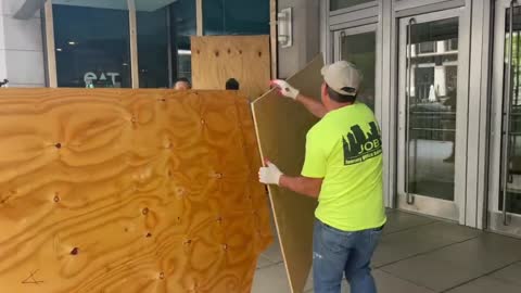 Nightfall Approaches: D.C. Businesses Board Up Their Windows in Light of Roe v. Wade Ruling