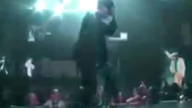 OMG!! CHRIS BROWN does it just like MICHEAL JACKSON