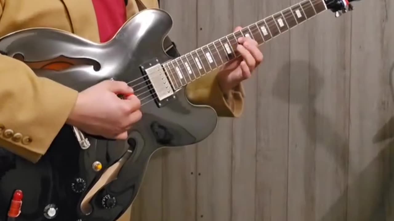 Epiphone es335 pro guitar sound demonstration.