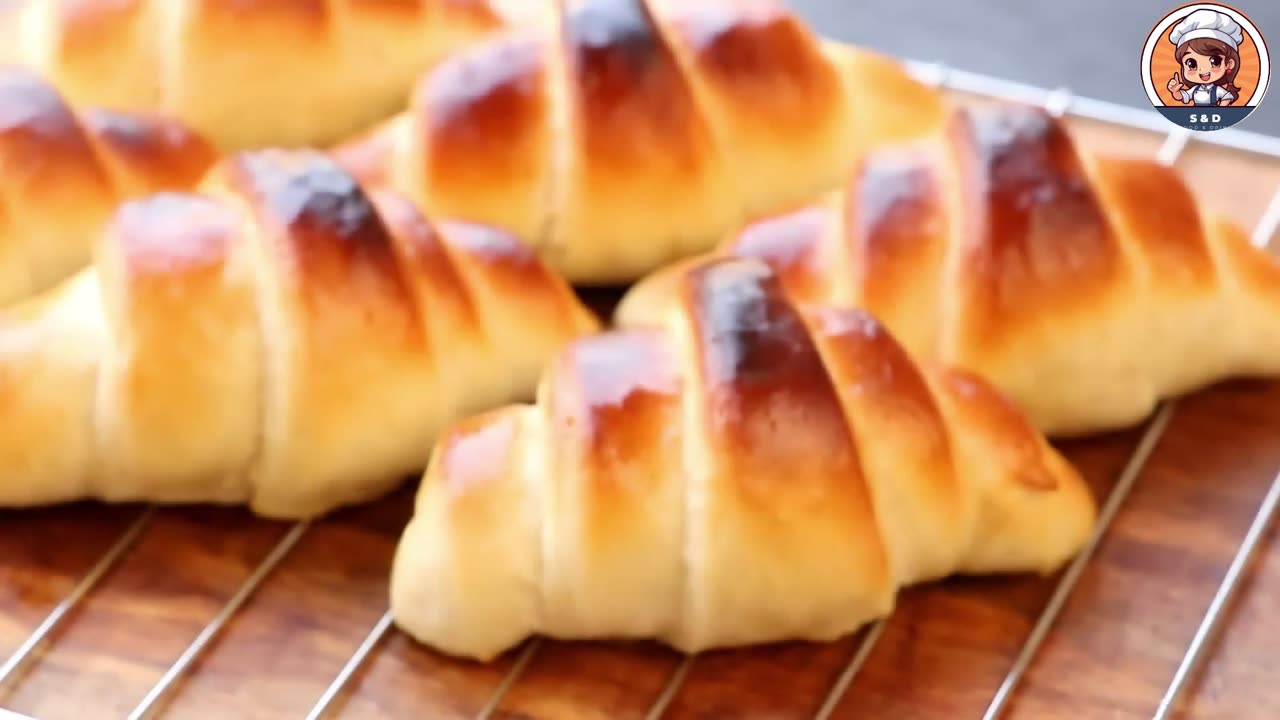 Choco Lava Bread Recipe | Soft and Fluffy Chocolate Crescent/Croissant Shaped Bread Recipe