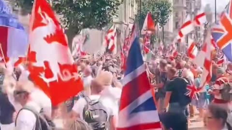 Patriots in London: Tommy Robinson chants ring out with march starting in 1hr