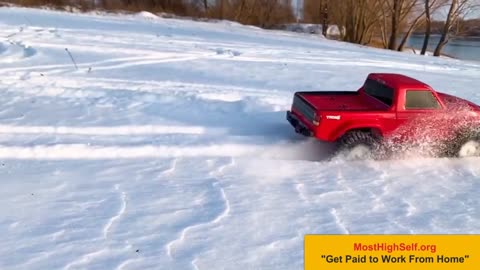 RC Truck Having Fun in the Snow! ❄️🚙